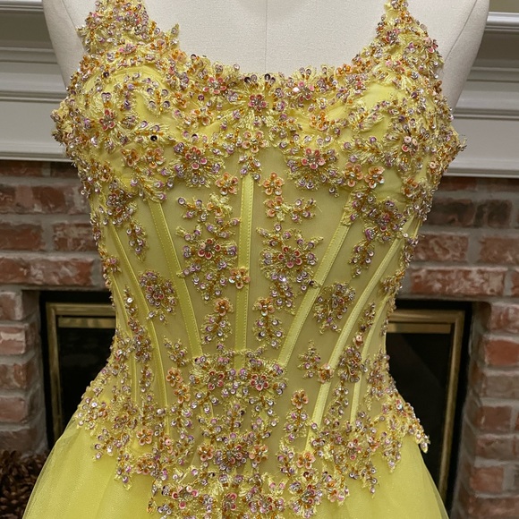 Mon Cherie yellow sequined prom homecoming bridesmaid dress / 4 / EUC (Like new) - Picture 7 of 17